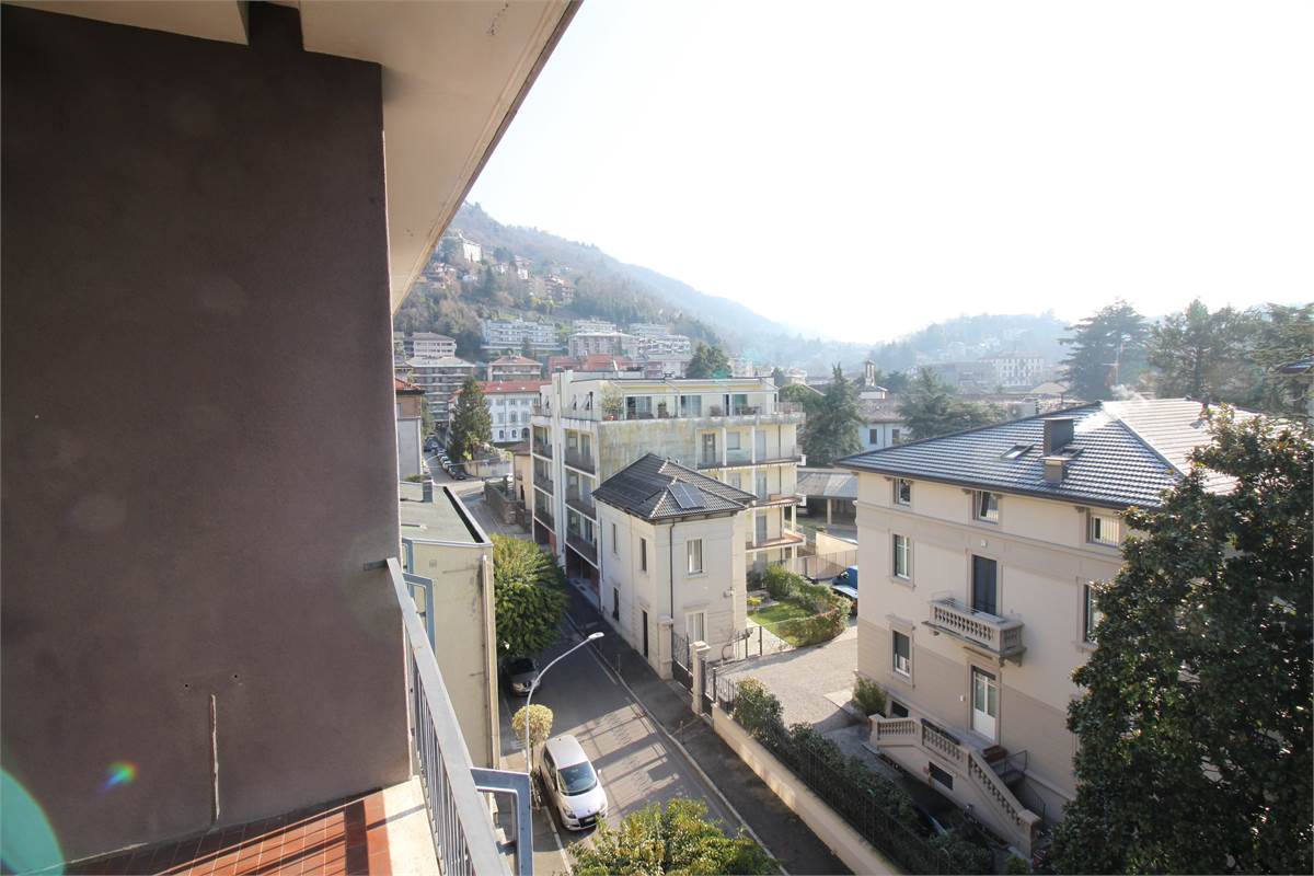 APPARTAMENTO TRILOCALE - ZONA BORGHI - COMO