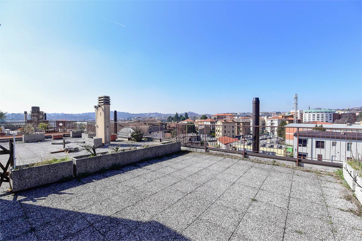 ESCLUSIVO TRILOCALE CON TERRAZZO E BOX