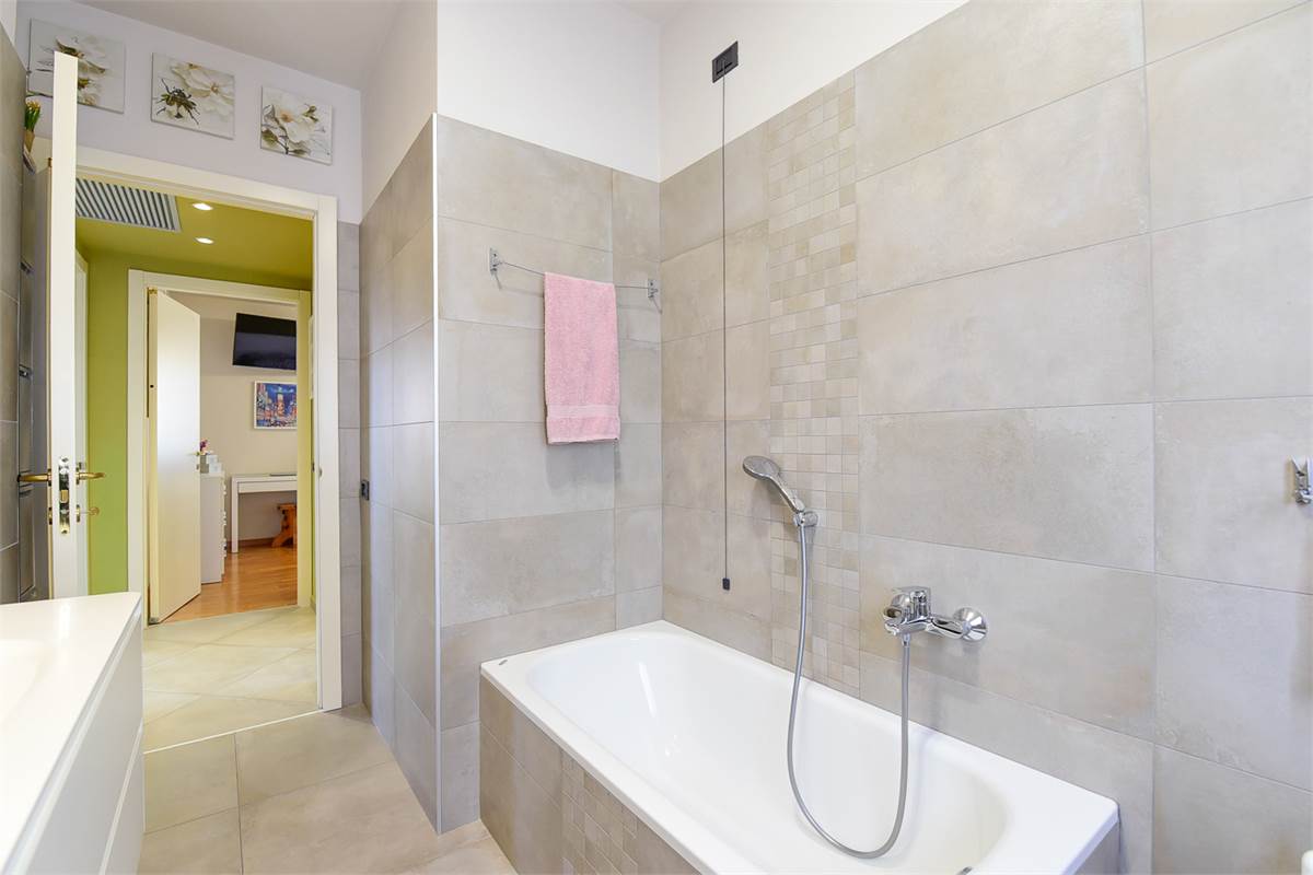ESCLUSIVO TRILOCALE CON TERRAZZO E BOX