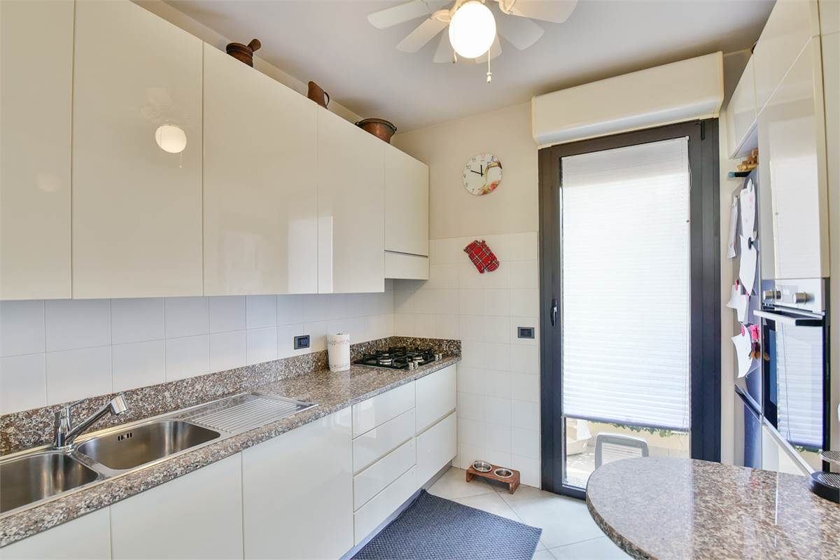ESCLUSIVO TRILOCALE CON TERRAZZO E BOX