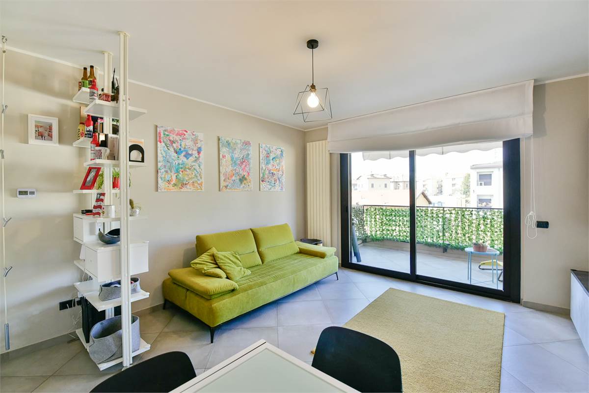 ESCLUSIVO TRILOCALE CON TERRAZZO E BOX