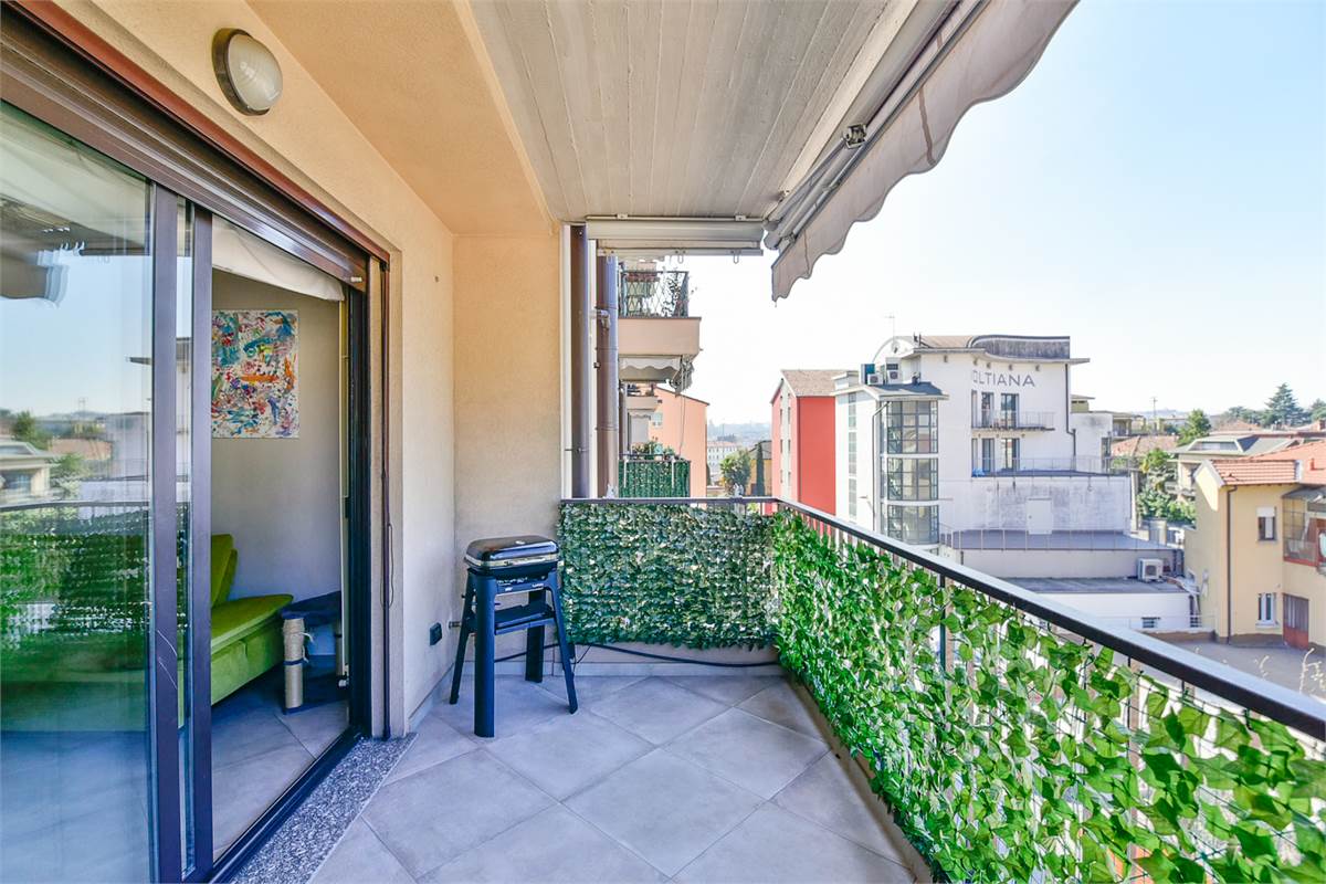 ESCLUSIVO TRILOCALE CON TERRAZZO E BOX