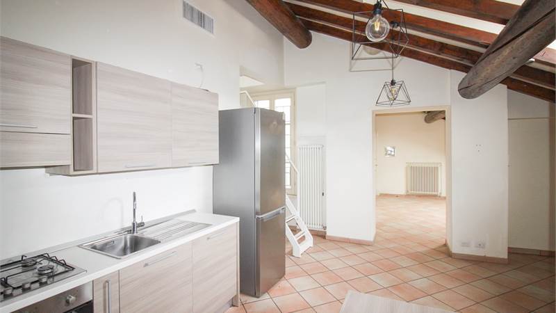 AFFASCINANTE TRILOCALE CON TERRAZZO