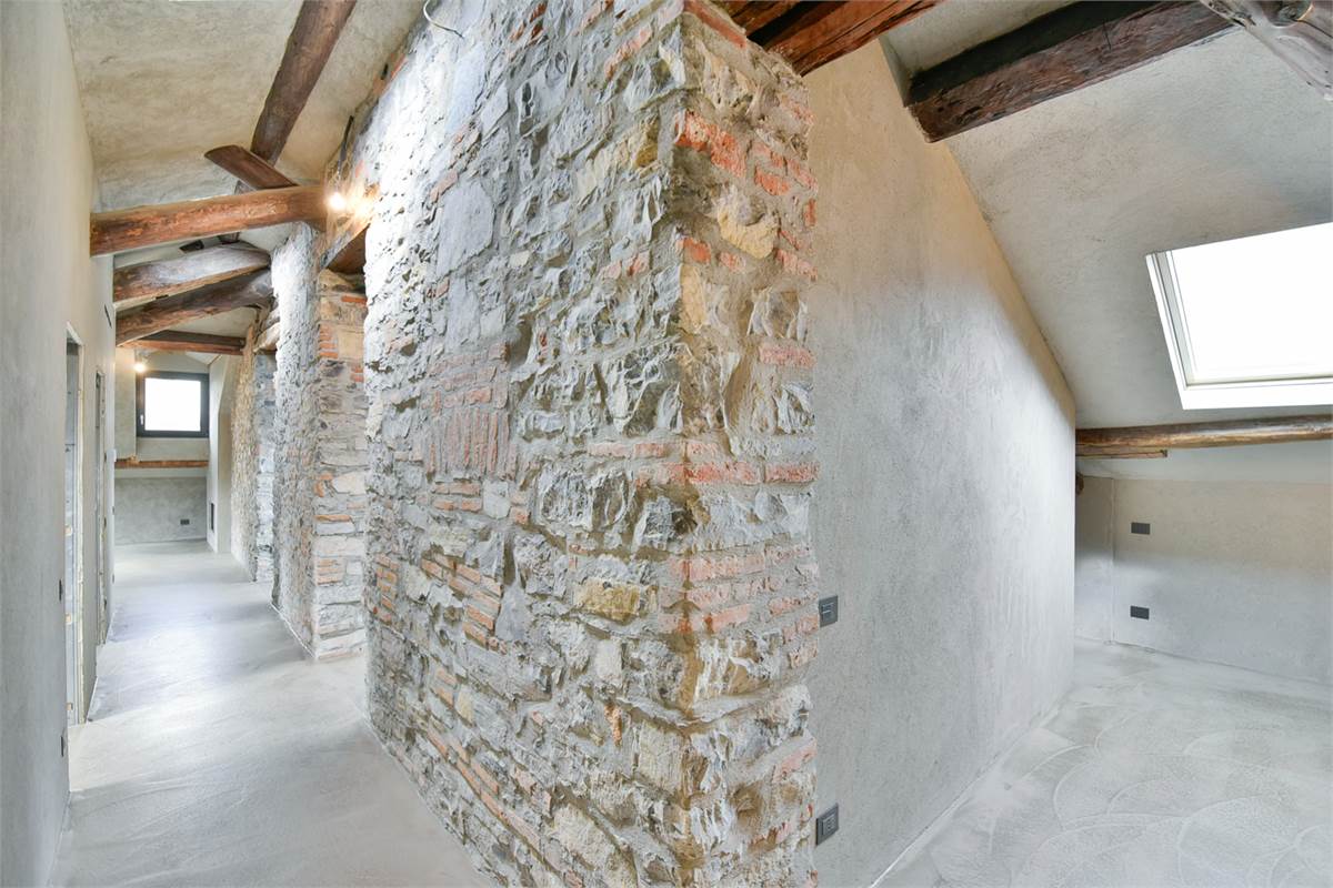 ATTICO 3 CAMERE CON TERRAZZO E POSTO AUTO