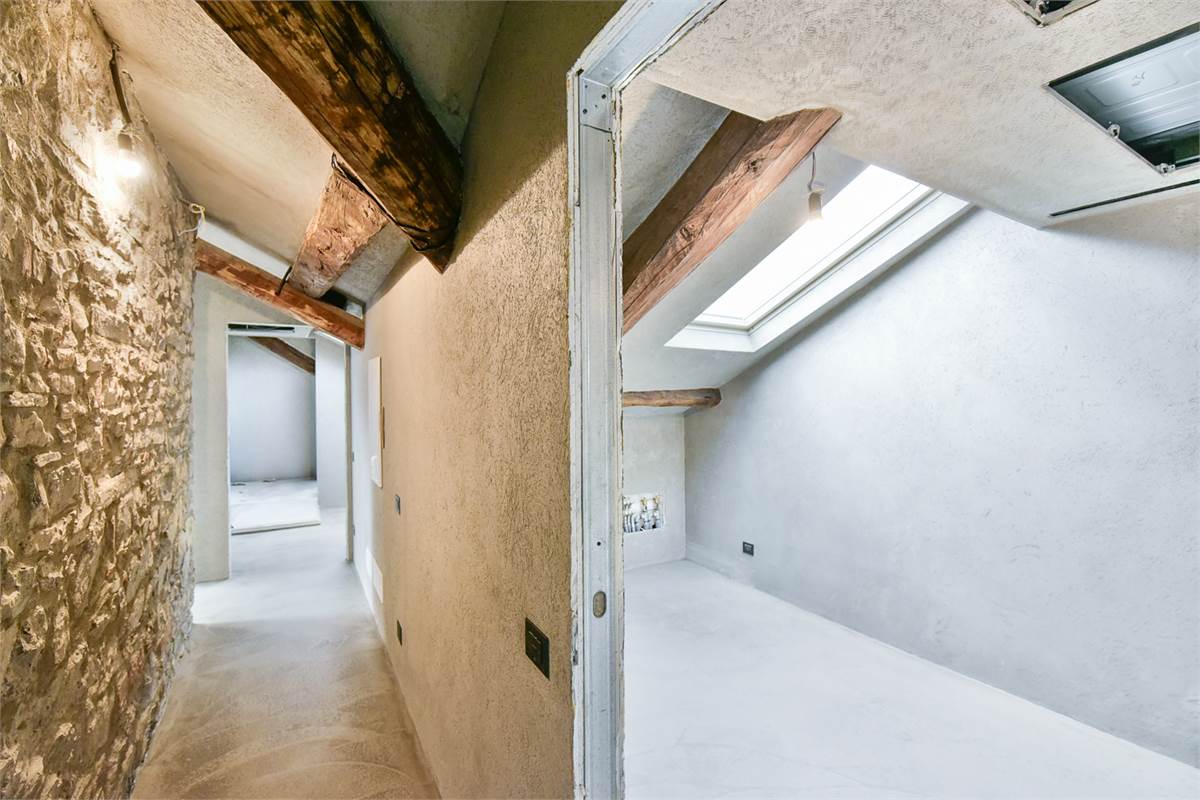 ATTICO 3 CAMERE CON TERRAZZO E POSTO AUTO
