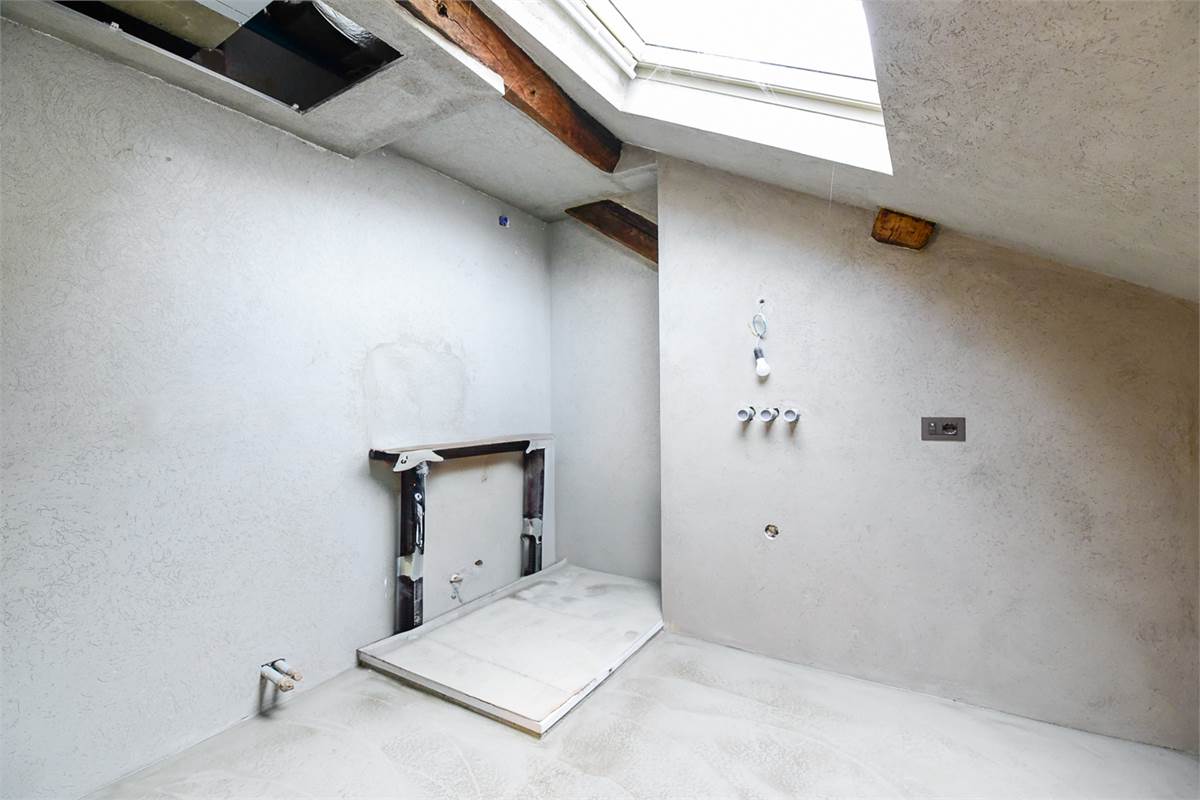 ATTICO 3 CAMERE CON TERRAZZO E POSTO AUTO