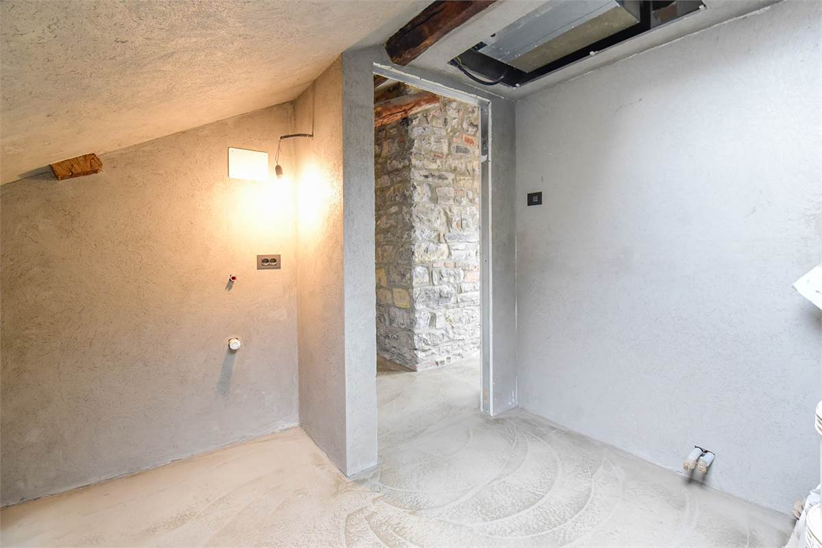 ATTICO 3 CAMERE CON TERRAZZO E POSTO AUTO