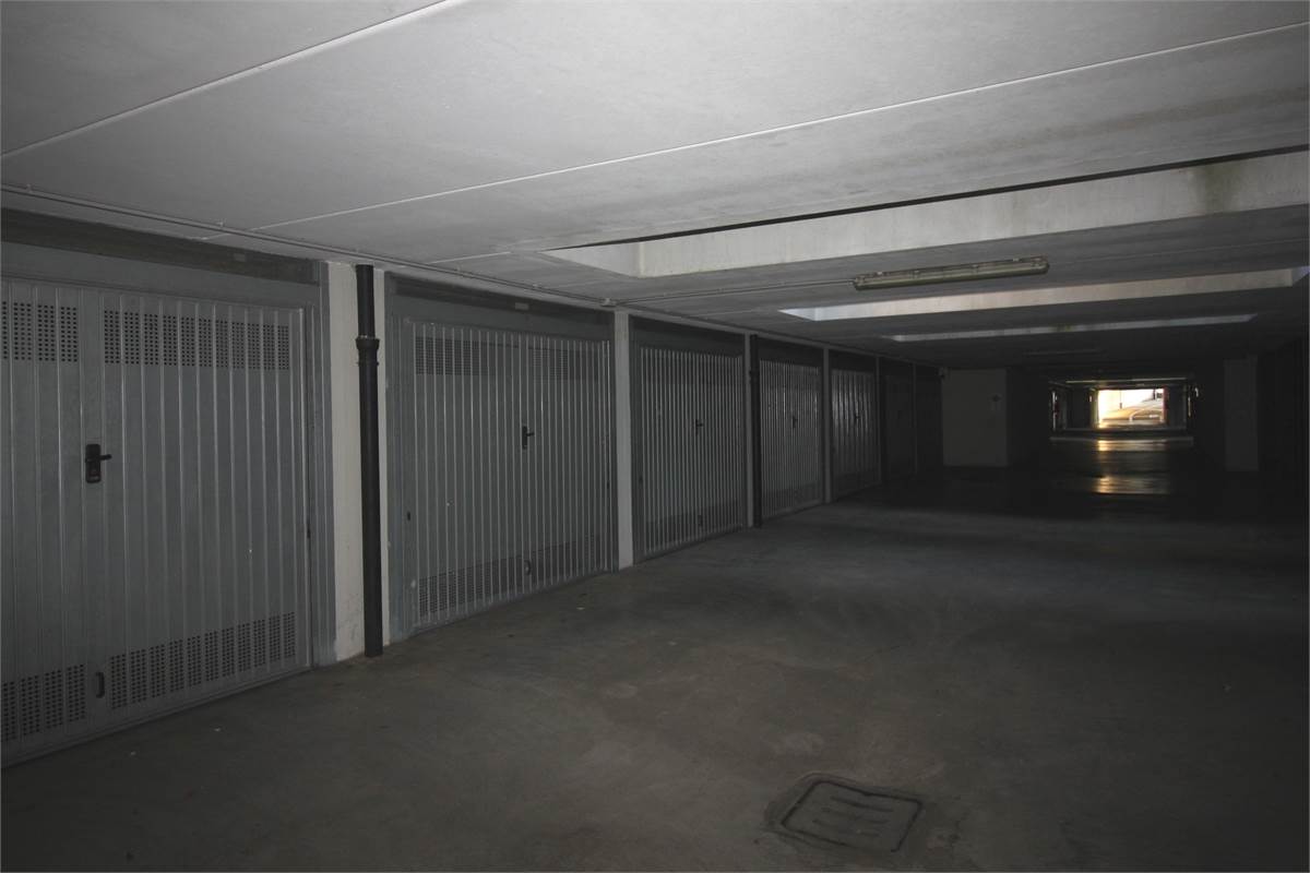 Garage in Vendita a Casnate con Bernate (CO)