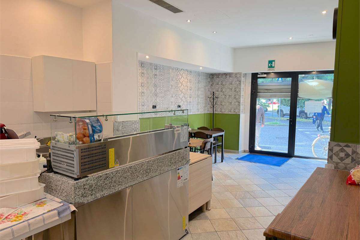 AFFITTO NEGOZIO - COMO CENTRO