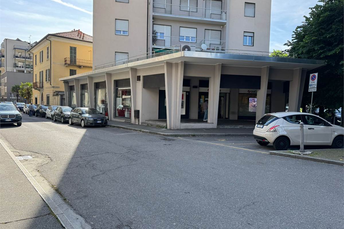 AFFITTO NEGOZIO - COMO CENTRO