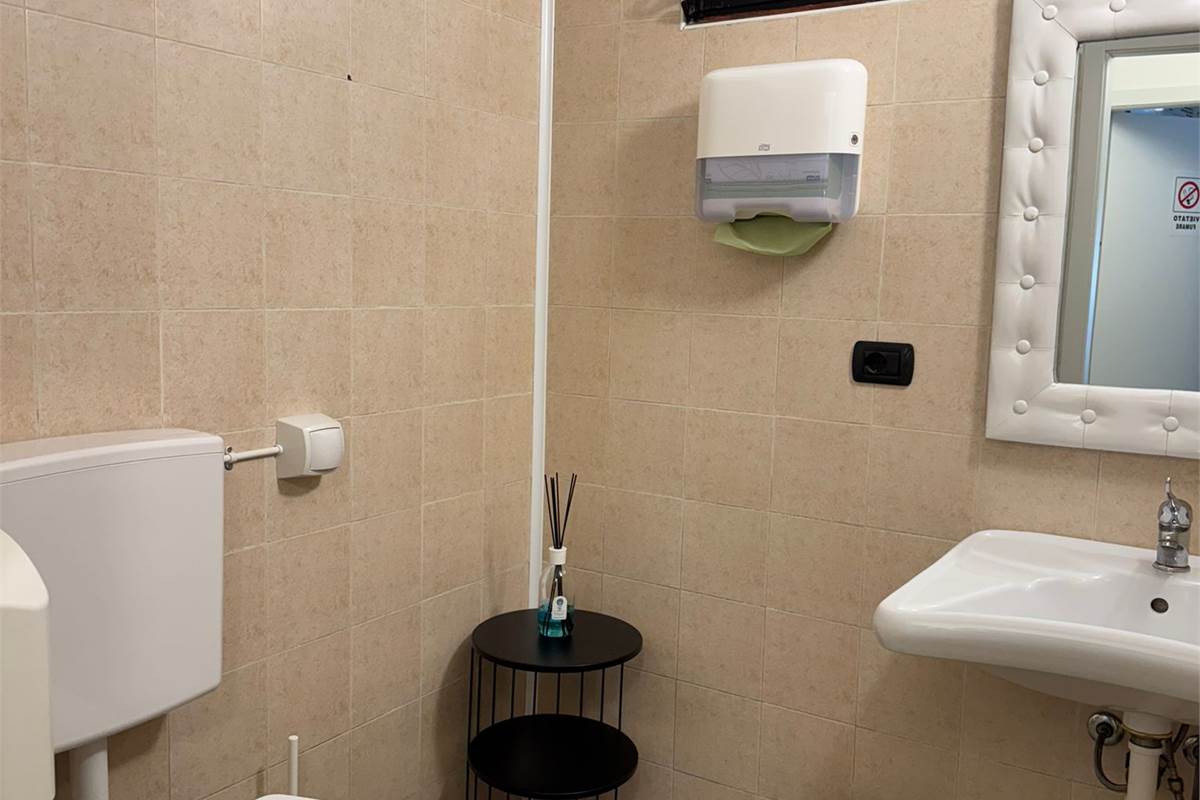 AFFITTO NEGOZIO - COMO CENTRO