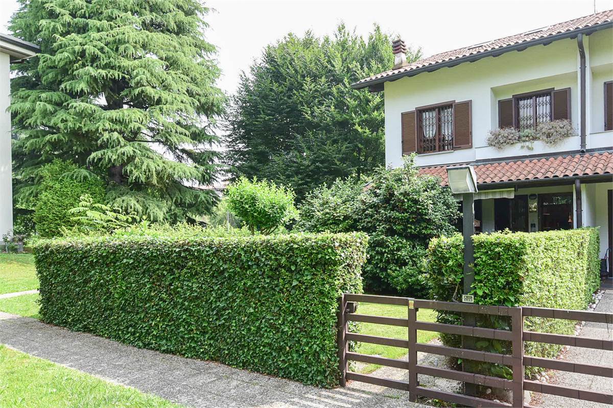VILLA DI TESTA CON GIARDINO