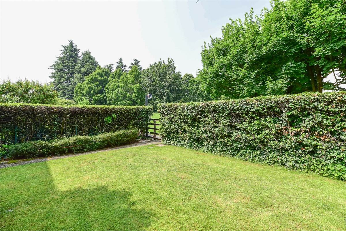 VILLA DI TESTA CON GIARDINO
