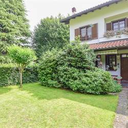 VILLA DI TESTA CON GIARDINO