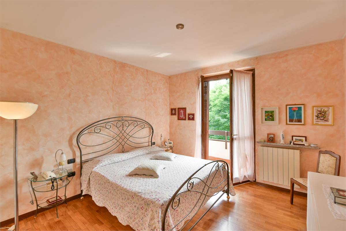 VILLA DI TESTA CON GIARDINO