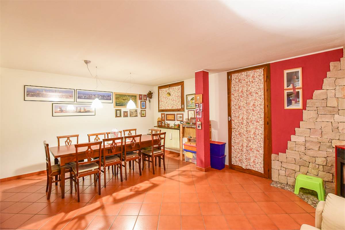 VILLA DI TESTA CON GIARDINO