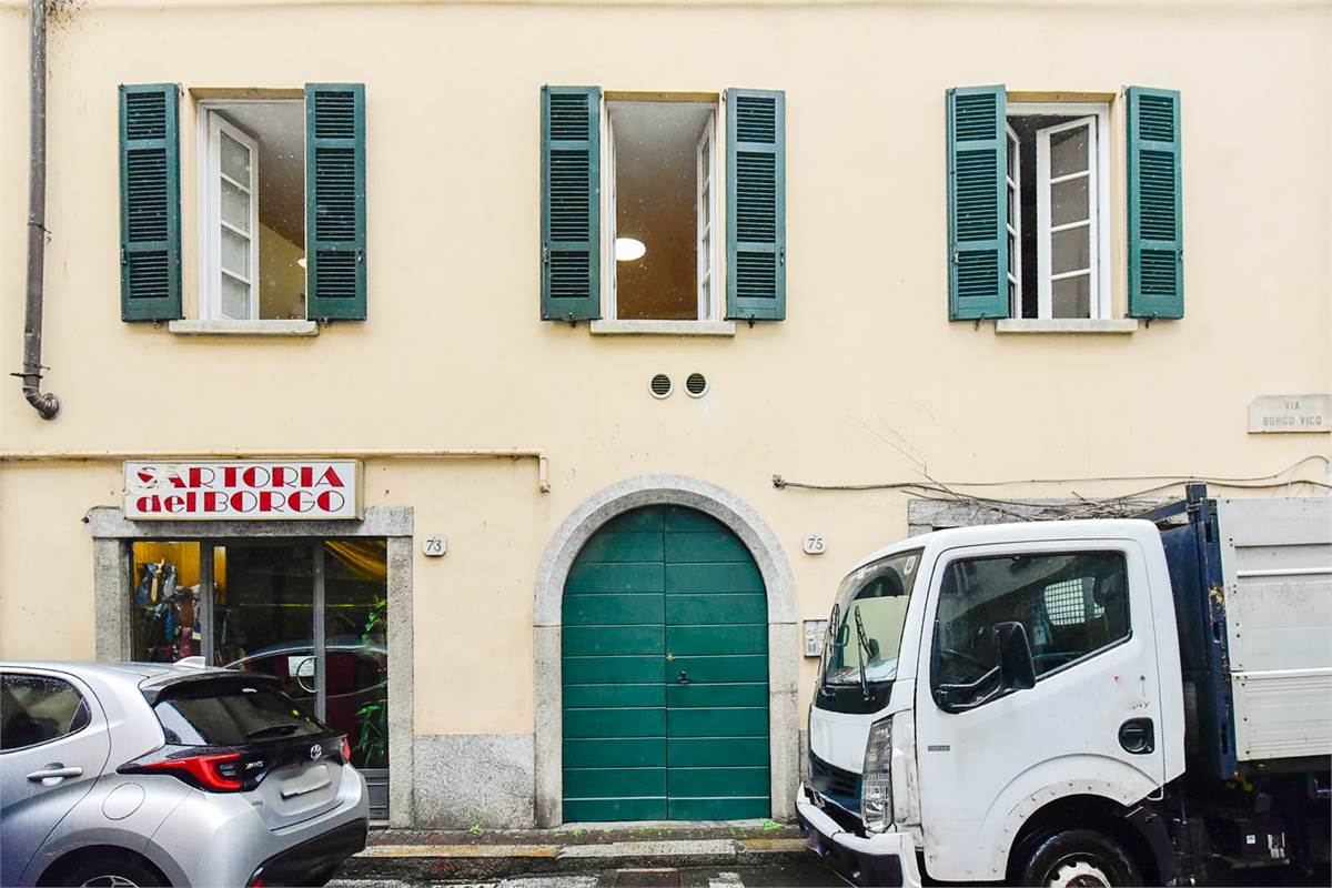 ELEGANTE TRILOCALE RISTRUTTURATO IN CENTRO COMO