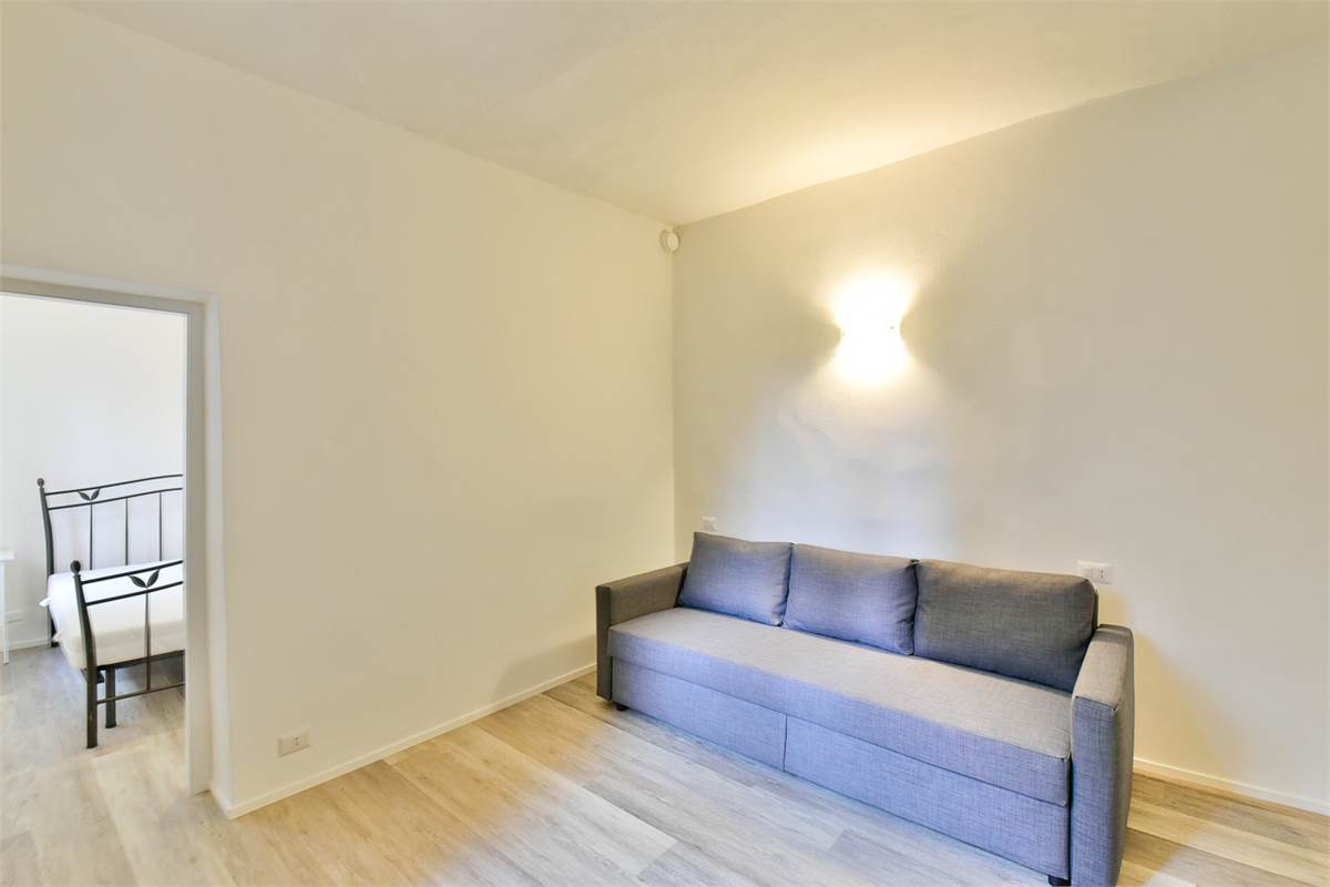 ELEGANTE TRILOCALE RISTRUTTURATO IN CENTRO COMO