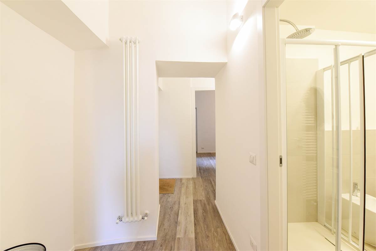 ELEGANTE TRILOCALE RISTRUTTURATO IN CENTRO COMO