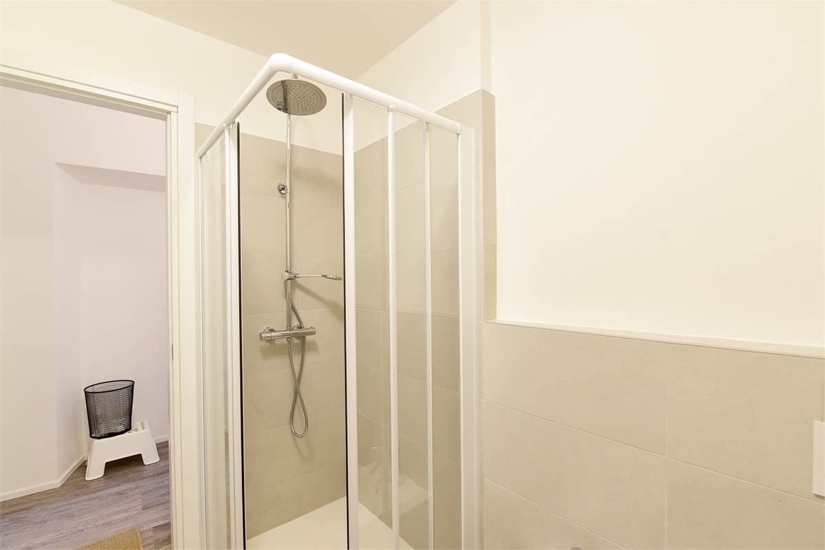 ELEGANTE TRILOCALE RISTRUTTURATO IN CENTRO COMO