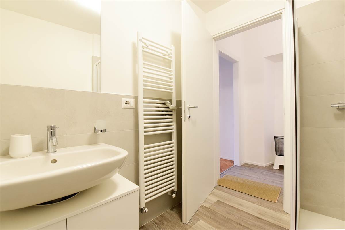 ELEGANTE TRILOCALE RISTRUTTURATO IN CENTRO COMO