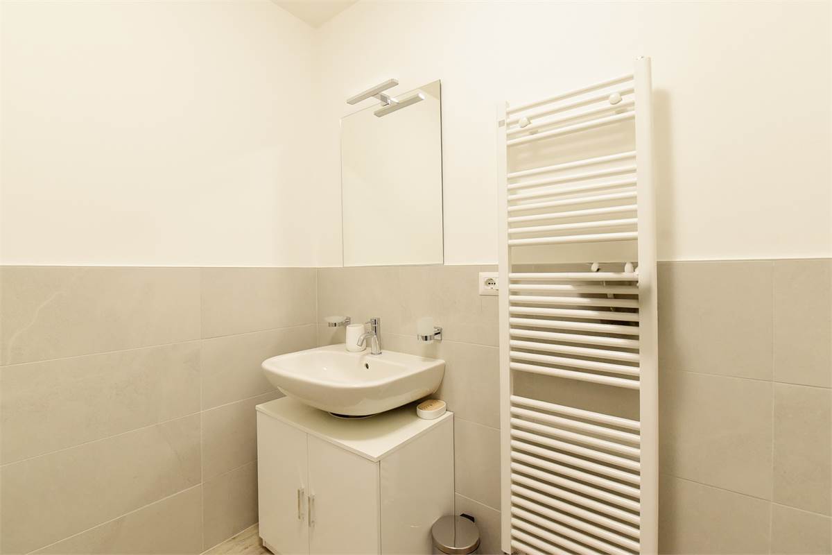 ELEGANTE TRILOCALE RISTRUTTURATO IN CENTRO COMO