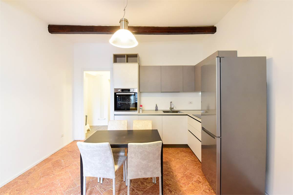 ELEGANTE TRILOCALE RISTRUTTURATO IN CENTRO COMO