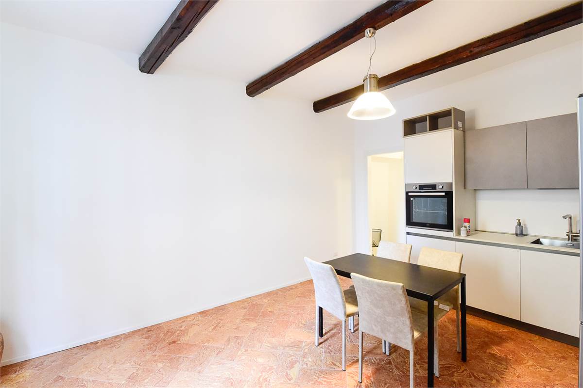 ELEGANTE TRILOCALE RISTRUTTURATO IN CENTRO COMO