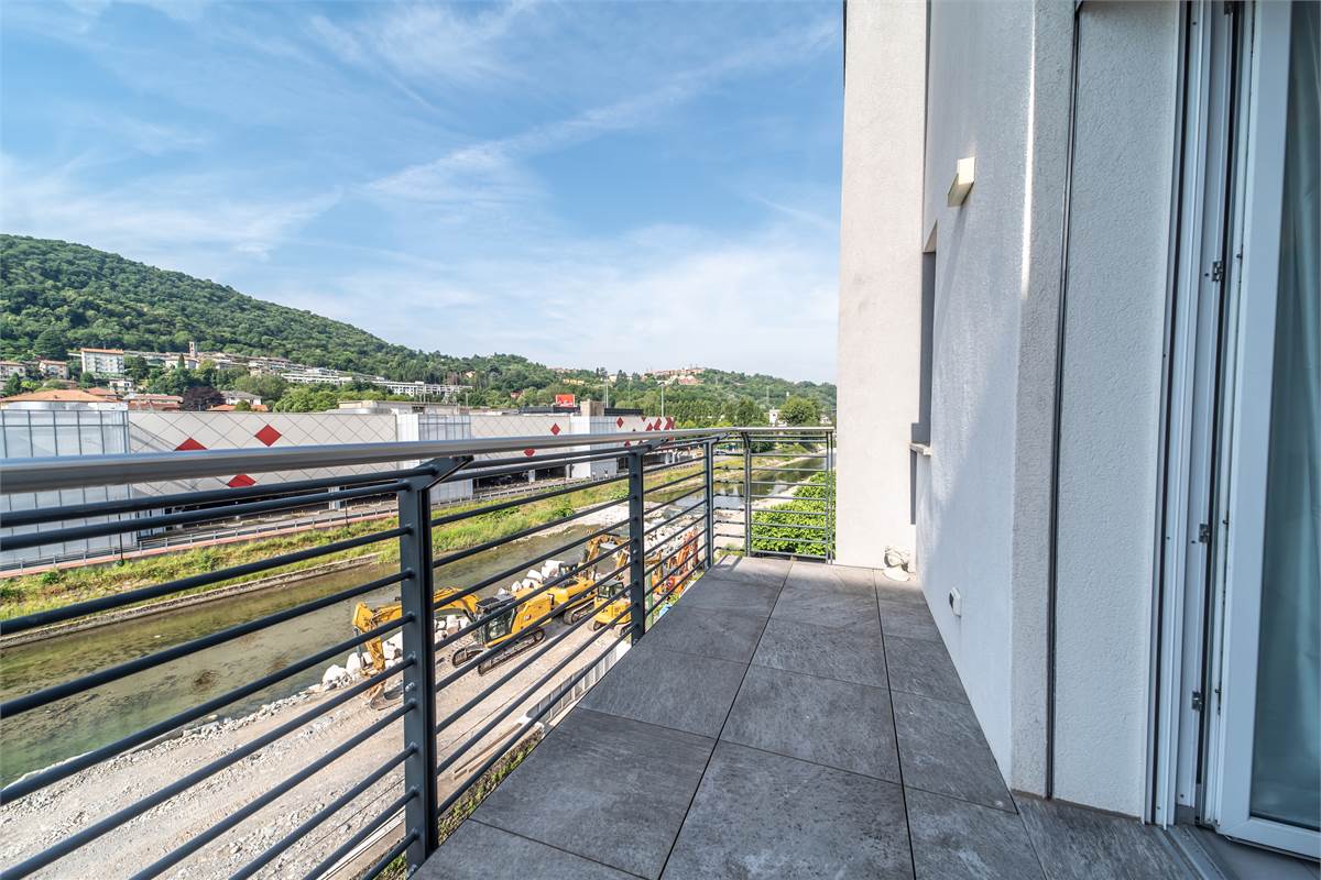 NUOVO QUADRILOCALE CON TERRAZZO E BOX CERNOBBIO