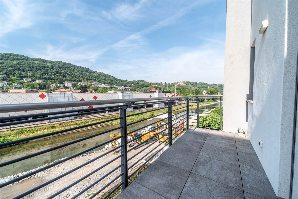 NUOVO QUADRILOCALE CON TERRAZZO E BOX CERNOBBIO