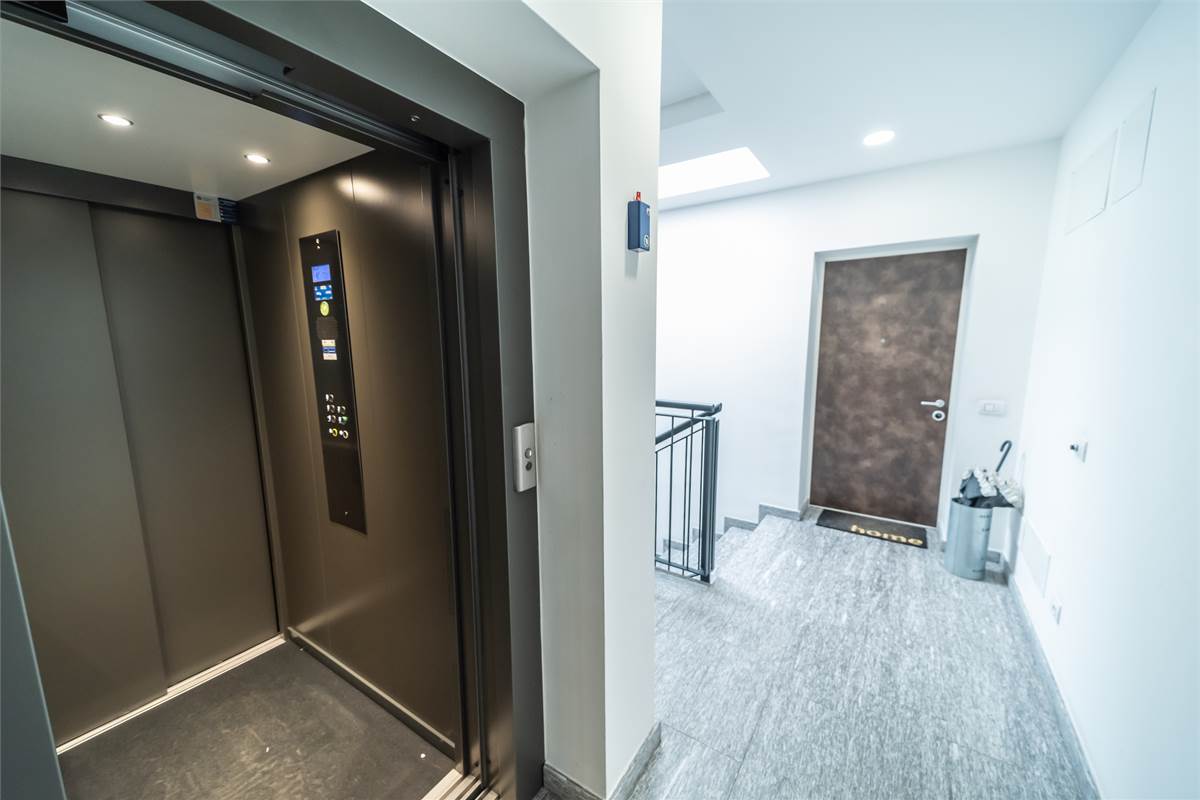 NUOVO QUADRILOCALE CON TERRAZZO E BOX CERNOBBIO