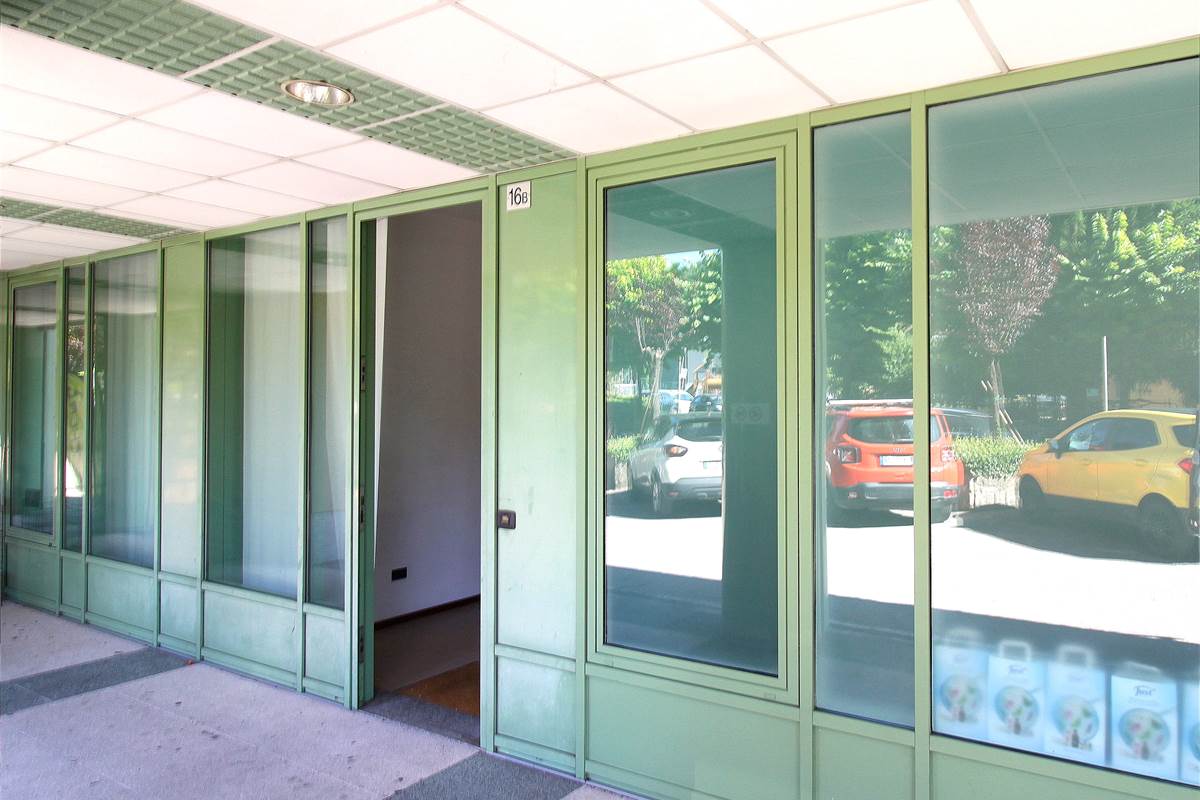 LOCALE COMMERCIALE MULTIFUNZIONALE A CERNOBBIO - DISPONIBILE DA SUBITO