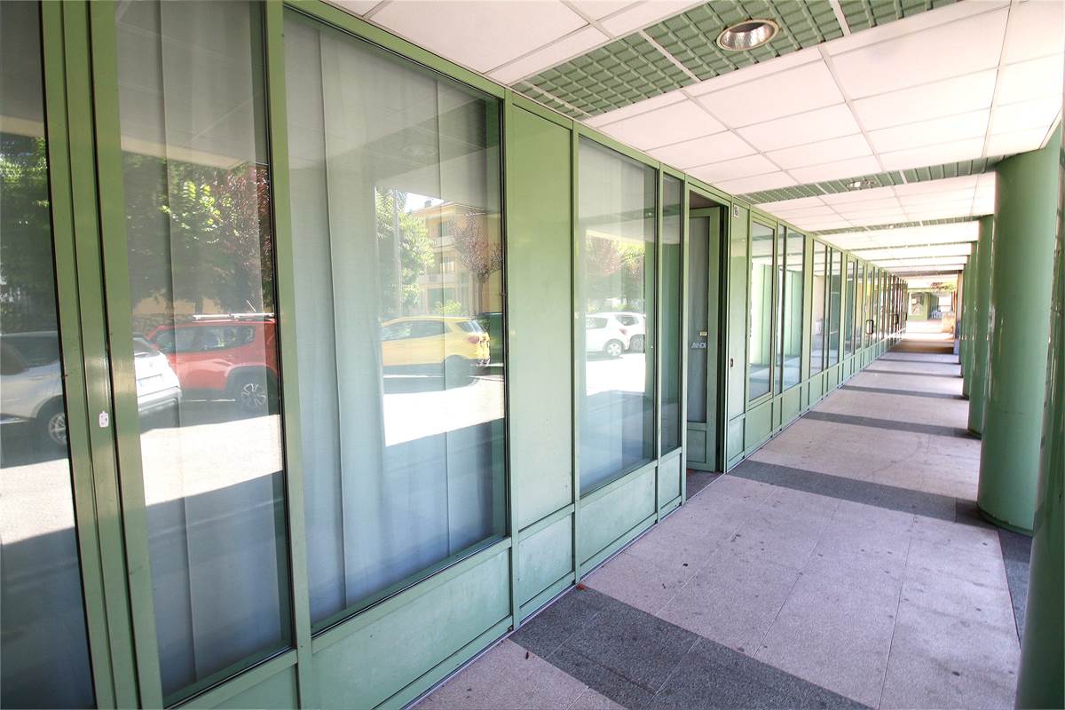 LOCALE COMMERCIALE MULTIFUNZIONALE A CERNOBBIO - DISPONIBILE DA SUBITO