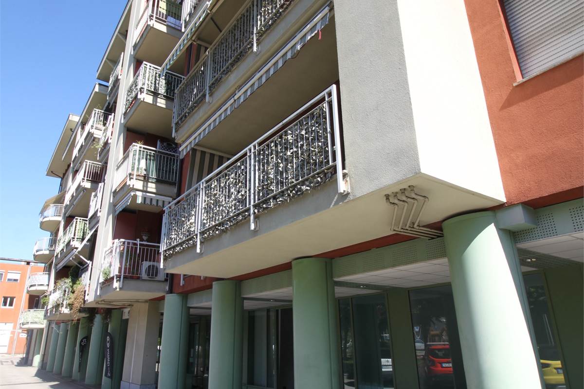LOCALE COMMERCIALE MULTIFUNZIONALE A CERNOBBIO - DISPONIBILE DA SUBITO