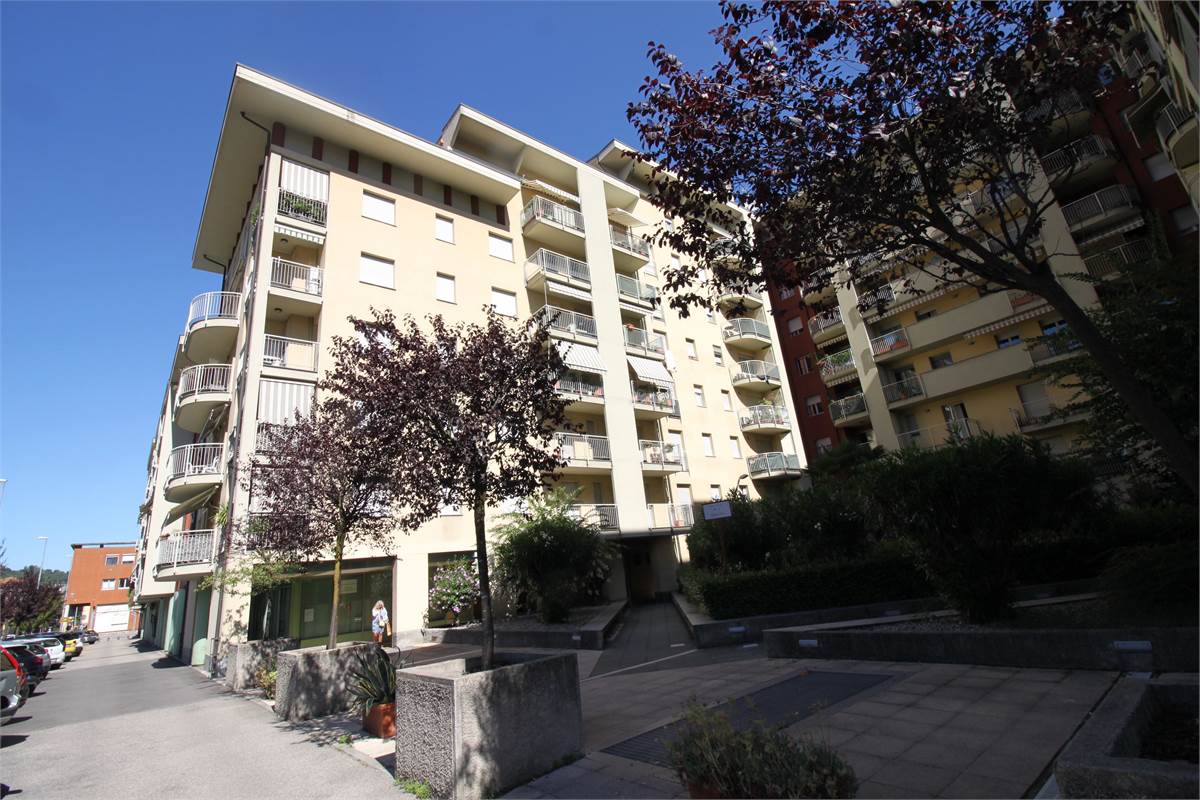LOCALE COMMERCIALE MULTIFUNZIONALE A CERNOBBIO - DISPONIBILE DA SUBITO