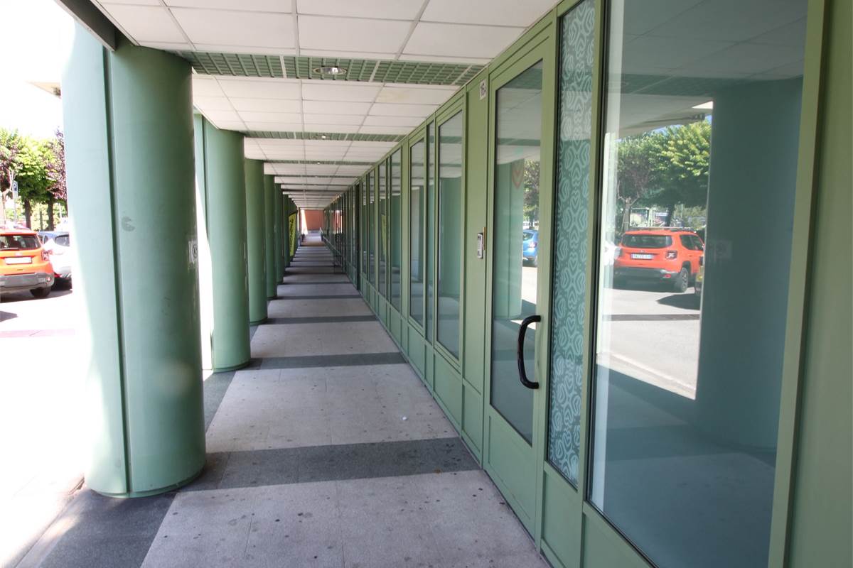 LOCALE COMMERCIALE MULTIFUNZIONALE A CERNOBBIO - DISPONIBILE DA SUBITO