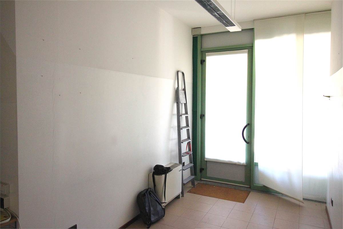 LOCALE COMMERCIALE MULTIFUNZIONALE A CERNOBBIO - DISPONIBILE DA SUBITO