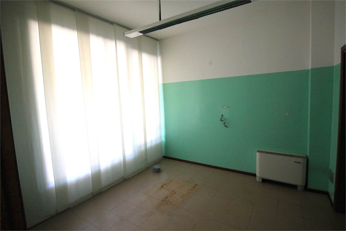 LOCALE COMMERCIALE MULTIFUNZIONALE A CERNOBBIO - DISPONIBILE DA SUBITO