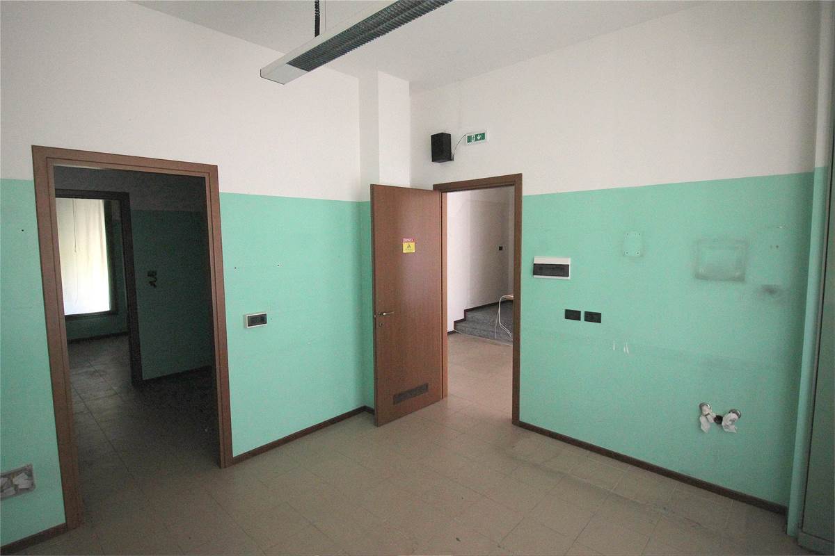 LOCALE COMMERCIALE MULTIFUNZIONALE A CERNOBBIO - DISPONIBILE DA SUBITO