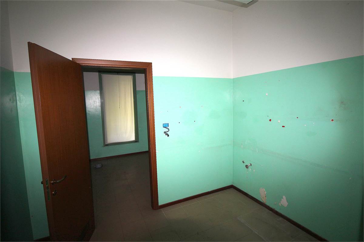 LOCALE COMMERCIALE MULTIFUNZIONALE A CERNOBBIO - DISPONIBILE DA SUBITO