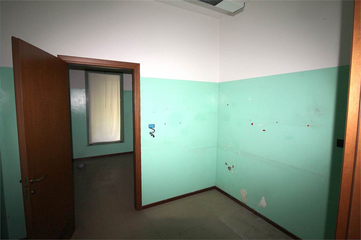 LOCALE COMMERCIALE MULTIFUNZIONALE A CERNOBBIO - DISPONIBILE DA SUBITO