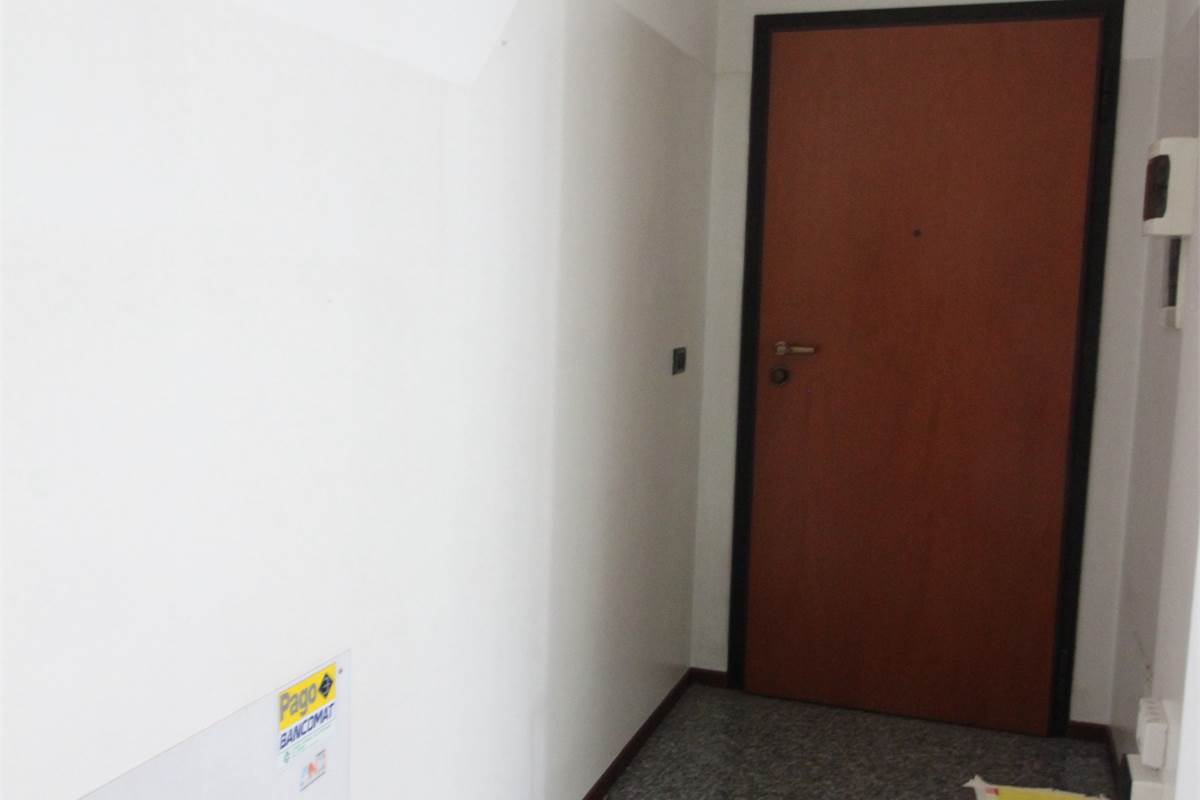 LOCALE COMMERCIALE MULTIFUNZIONALE A CERNOBBIO - DISPONIBILE DA SUBITO