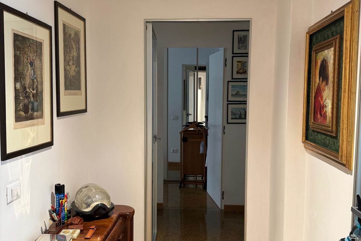 SIGNORILE TRILOCALE IN CENTRO STORICO