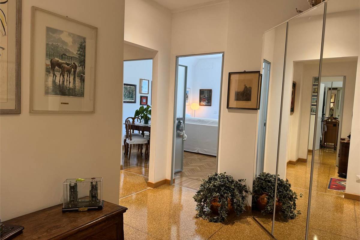 SIGNORILE TRILOCALE IN CENTRO STORICO