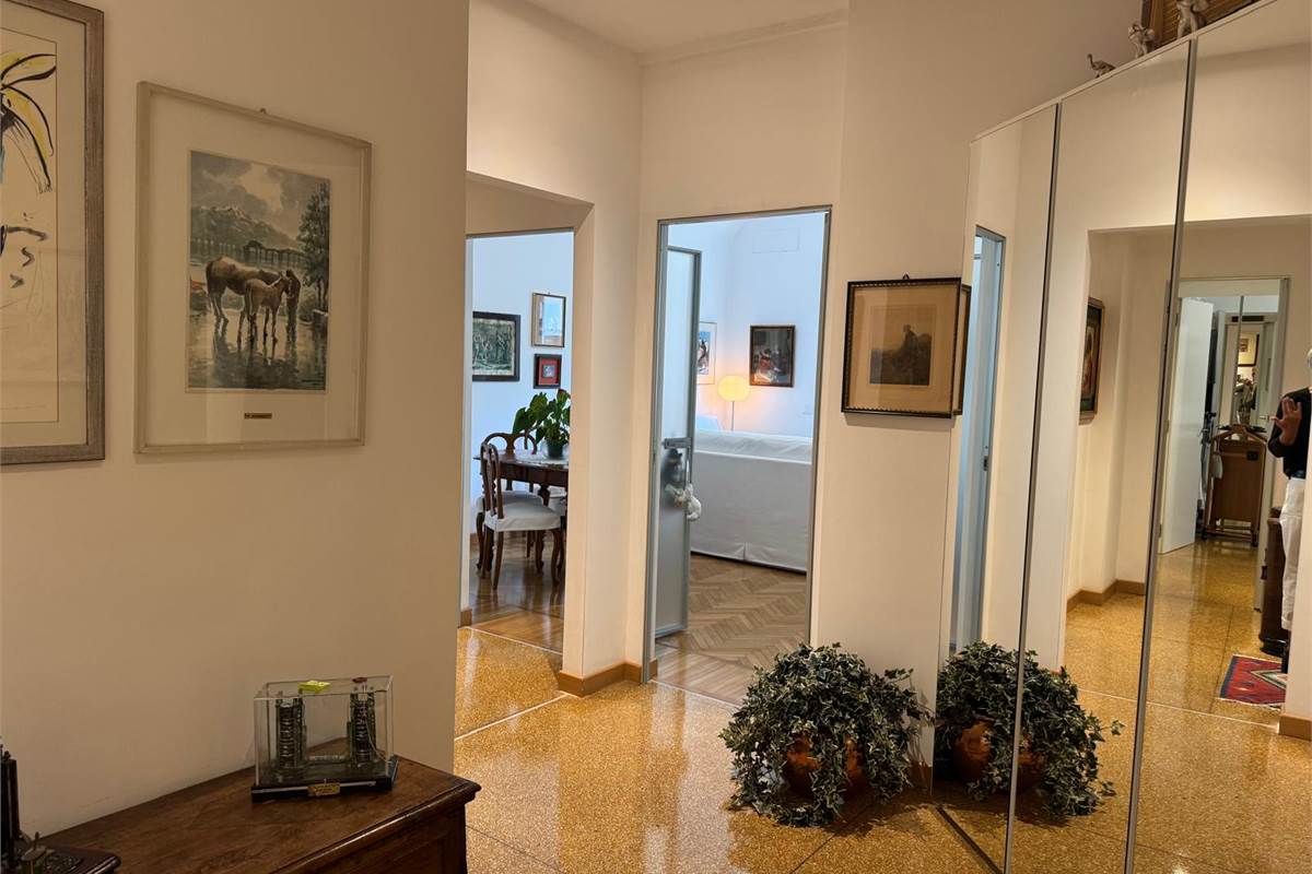 SIGNORILE TRILOCALE IN CENTRO STORICO