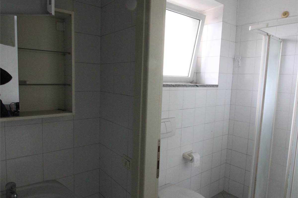 LOCALE DA RISTRUTTURARE A SENNA COMASCO