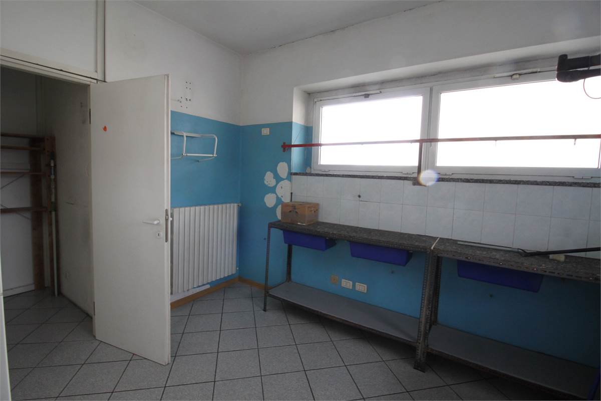 LOCALE DA RISTRUTTURARE A SENNA COMASCO