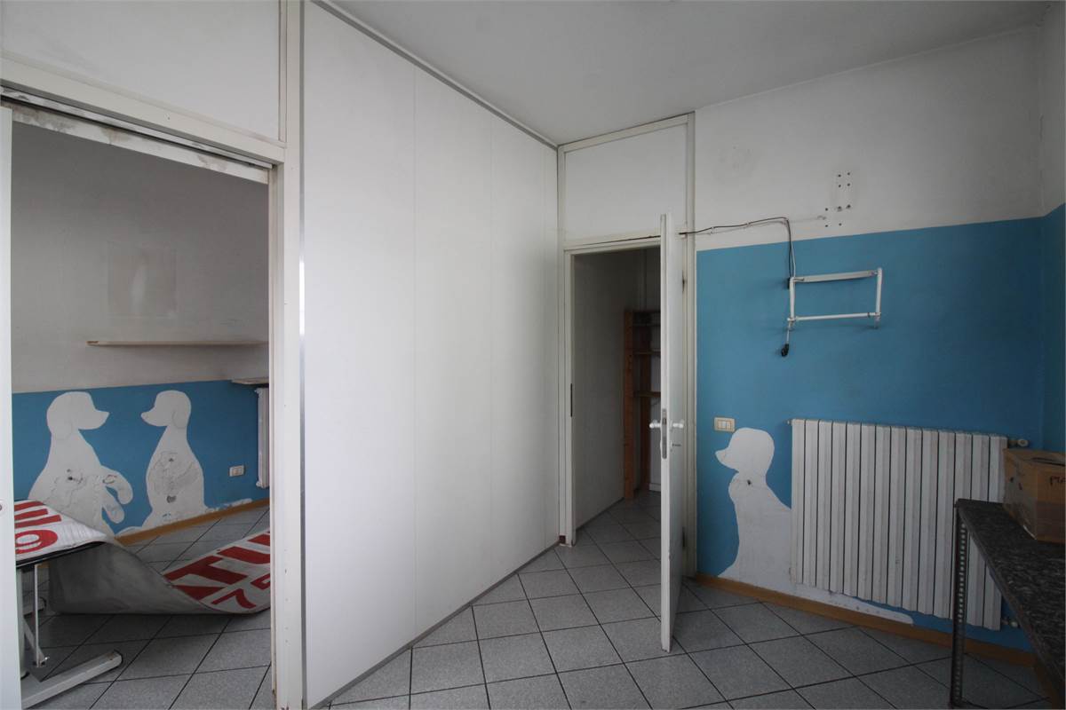 LOCALE DA RISTRUTTURARE A SENNA COMASCO