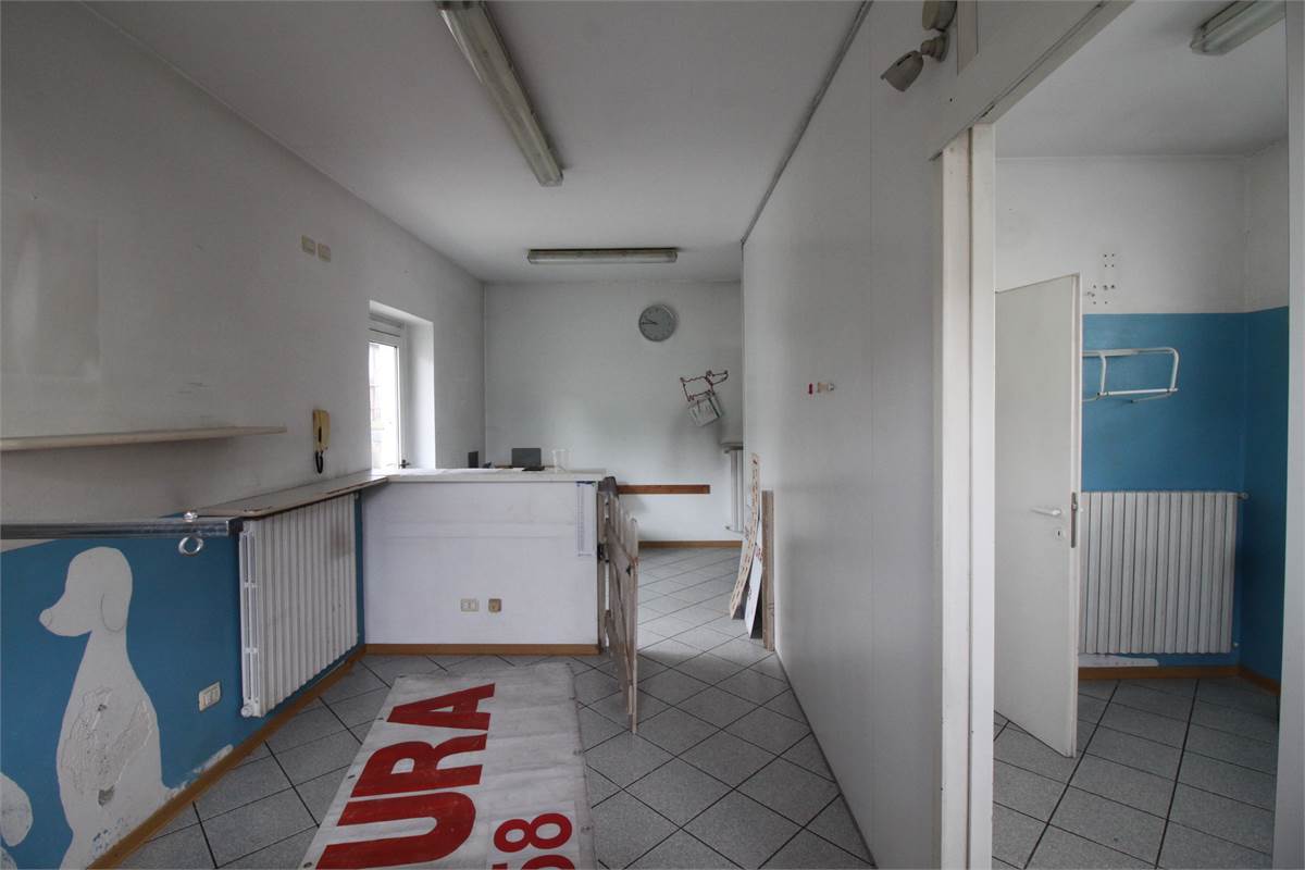 LOCALE DA RISTRUTTURARE A SENNA COMASCO