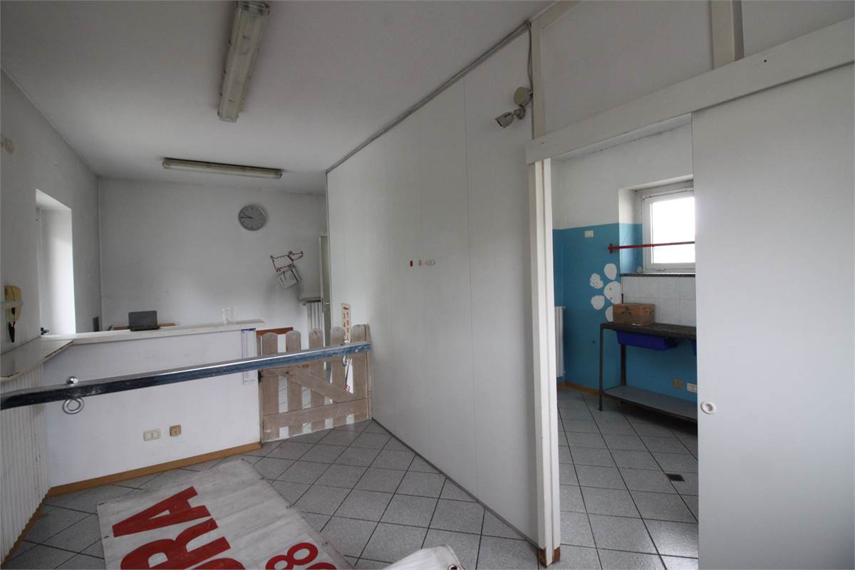 LOCALE DA RISTRUTTURARE A SENNA COMASCO